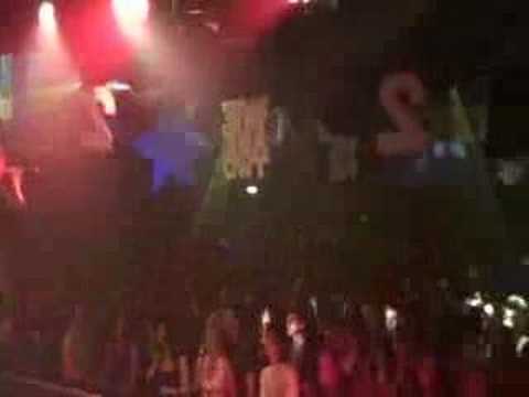 Hoxton Whores Perform Sunrise Live