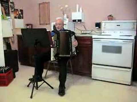 Accordionist Ian H Robinson entertains @ Park Place