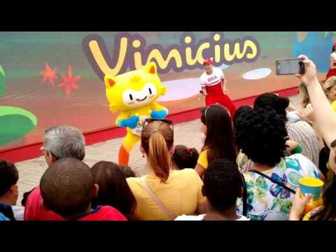 Mascote Vinícius dançando 😍