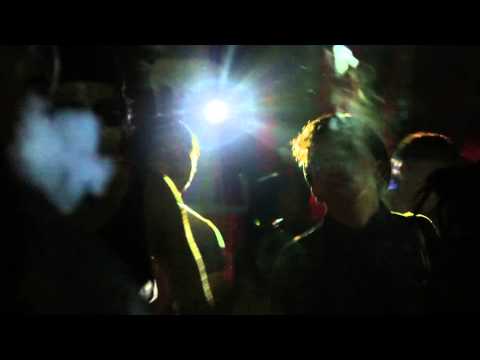 HI TECH PARTY: VIVIENTES MORTUAE.