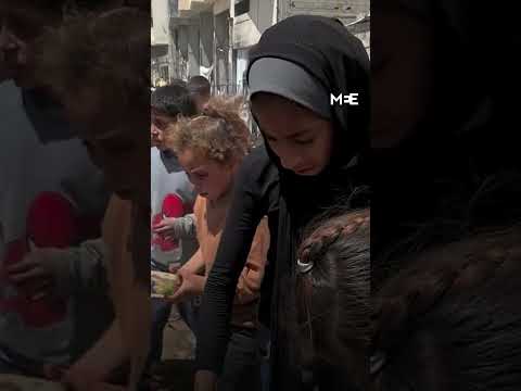Palestinian girl in Gaza burns hands during food distribution
