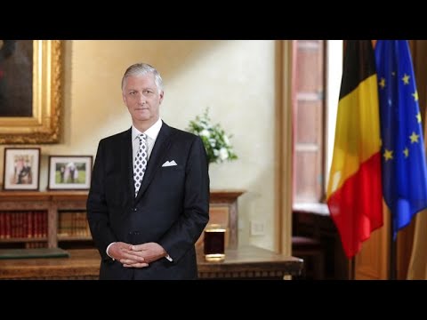 لا هيلمان ولا حراس.. ملك بلجيكا يقود الترام بنفسه في مدينة لييج