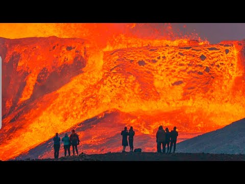 HUGE LAVA FLOWS LEAVE PEOPLE IN AWE-MOST AWESOME VIEW ON EARTH-Iceland Volcano Throwback -May31 2021