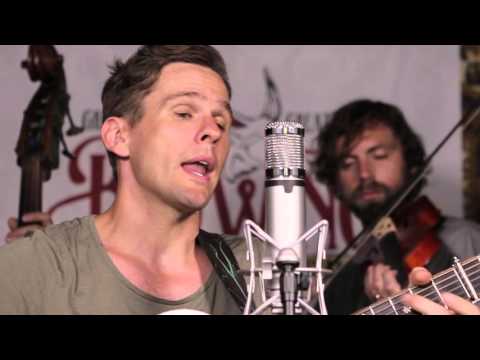 HOT CAN SESSION: The Steel Wheels - "So Lonely" // The Bluegrass Situation
