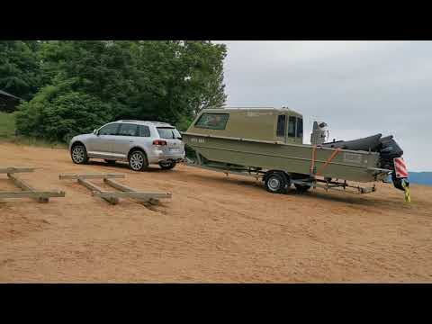 Hotel Orlík - jak vytahuji loď na Orlíku u hotelu Orlík