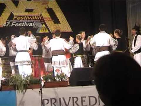 S.C.A. Mihai Eminescu din Straja,  montaj folcloric ,, Canepa``.MPG