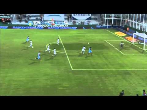 Ocasión de gol de Furch. Vélez 0 Arsenal 0. Fecha 13. Torneo Final 2013. FPT
