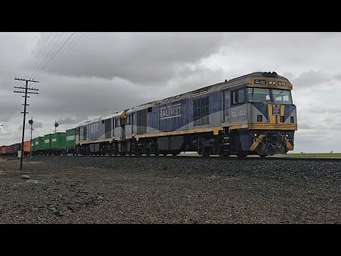 7922V SCT up "Dooen Express" (GL102, GL105, 26W), Dooen to Melbourne, 1100, 17/11/25, Lubeck VIC 