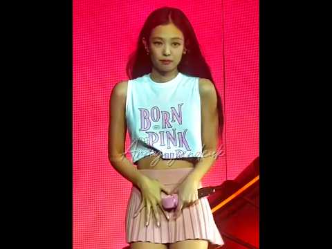 Taehyung and Jimin reaction Jennie's skirt flying 😂 #jimin #jennie #taehyung #taennie #shortvideo