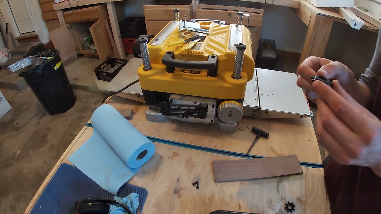 DEWALT 735 Planer rollers not pulling lumber, not dirty rollers, not dirty bed.