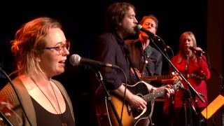 Hayes Carll / Wild Child / eTones - Troubled And I Don’t Know Why (eTown webisode #960)