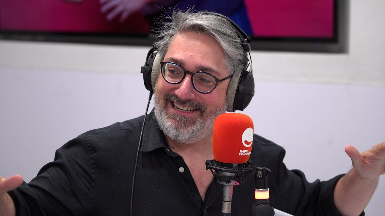 Rádio Comercial | Lambendo pratos, colando pistos - O Homem Que Mordeu o Cão