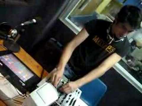 Dj Thopa at Identidades sonoras Radio Show 10/3/2007