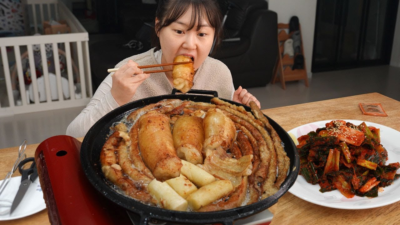 한우 대창, 곱창 통으로 먹어보자! 매콤한 대파김치와 함께 먹방 통대창은 처음 먹어보는건데 맛있네요..?