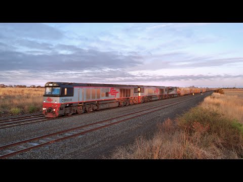 SCT 5PM9 Mixed Freight Train Passes Gheringhap At Sunrise (17/4/2023) - PoathTV Australian Railways