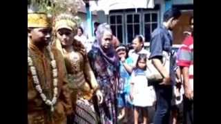 preview picture of video 'Pengantin mirip Raffi Ahmad'