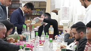 שיעור מיוחד ליום ההילולה של רבי יצחק אבוחצירא זיע"א עם הרב יוסף חיים גבאי שליט"א להצלחת החיילים!! (הרב יוסף חיים גבאי) - התמונה מוצגת ישירות מתוך אתר האינטרנט יוטיוב. זכויות היוצרים בתמונה שייכות ליוצרה. קישור קרדיט למקור התוכן נמצא בתוך דף הסרטון שיעור מיוחד ליום ההילולה של רבי יצחק אבוחצירא זיע"א עם הרב יוסף חיים גבאי שליט"א להצלחת החיילים!! (הרב יוסף חיים גבאי) - התמונה מוצגת ישירות מתוך אתר האינטרנט יוטיוב. זכויות היוצרים בתמונה שייכות ליוצרה. קישור קרדיט למקור התוכן נמצא בתוך דף הסרטון