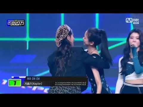 Miyeon hugging yujin