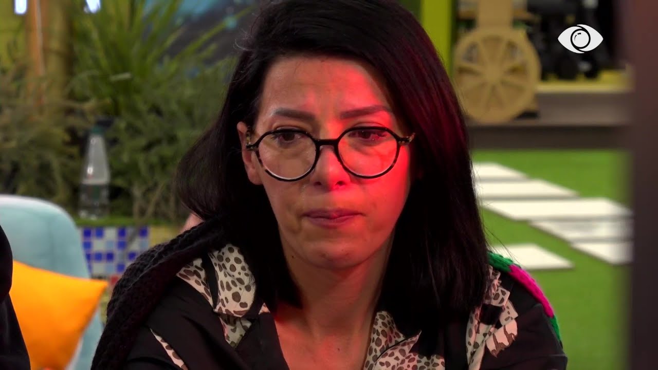 Ledjona e përlotur, banorët përpiqen ta qetësojnë