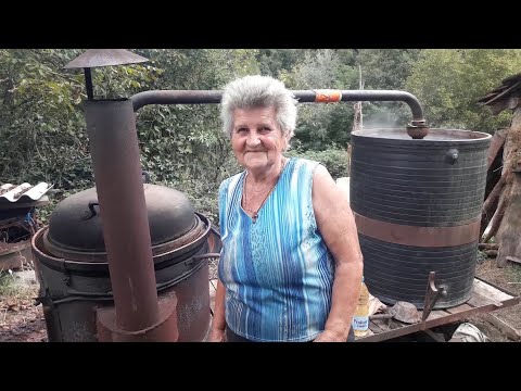 Baba peče 1200 litara ljute rakije godišnje! Pečenje rakije-25.09.2020. g, stari srpski običaji #1