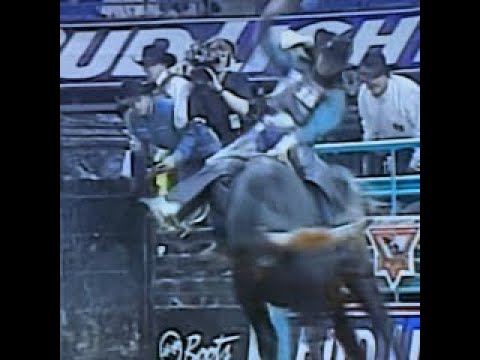 PBR PREMIERE SERIES CLASSICS 😤 WORSHESTER 98” JIM “The RAZOR” SHARP RIDES #shorts #pbr #viral