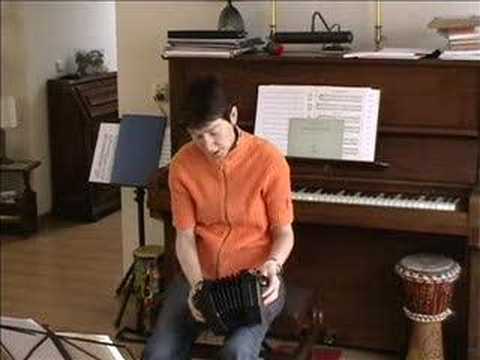 English Concertina , use and hold