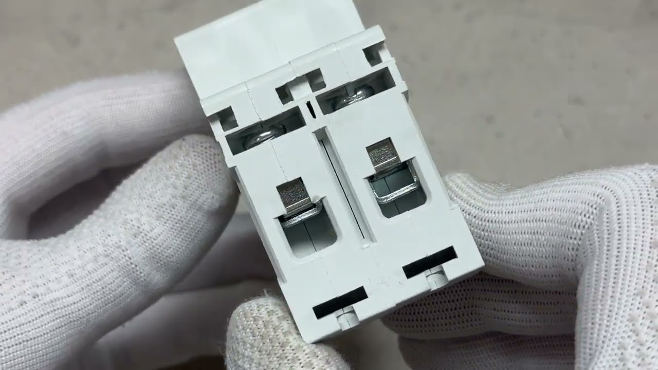 Автоматичний вимикач ПРОМФАКТОР ECO FB1-63 2P C 32A 6кА FB1C2032