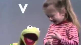 Adorable Classic moment from Sesame Street! Ending will melt your heart!!