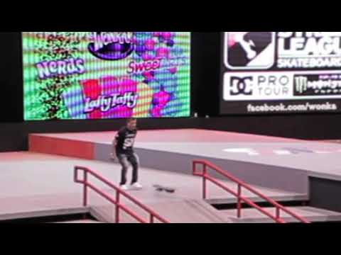 Rob Dyrdek on a floating skateboard Zurück in die Zukunft