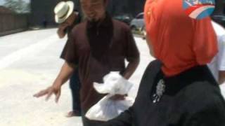 preview picture of video 'Marwah Daud Ibrahim Melihat Proses Produksi Tepung Mocal'