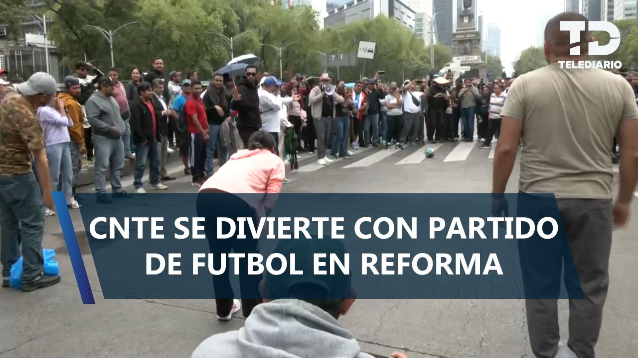 Manifestantes de a CNTE organizan 'cascaritas' durante bloqueo en Paseo de la Reforma