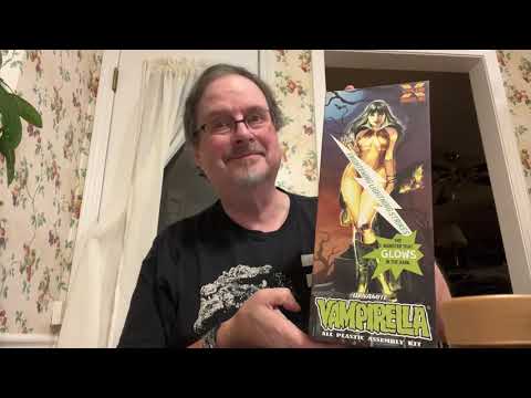 CultTVman builds the Glow Vampirella