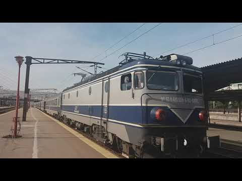 Un tren IR cu locomotiva 060-EA 889 intra in Gara de Nord