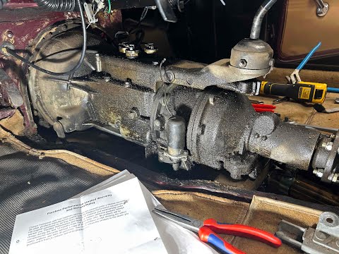 Triumph TR6 Gearbox/Transmission Removal