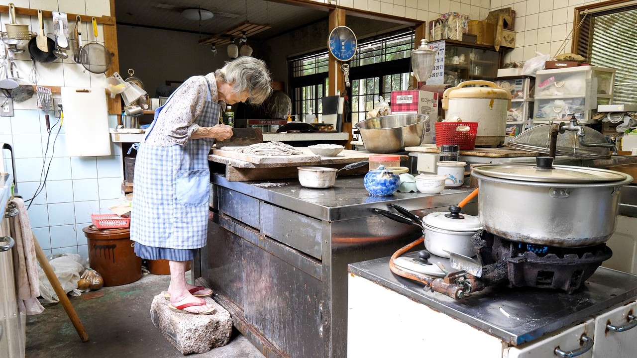 A Japanese Restaurant in the Mountains! 97-Year-Old Hardworking Grandma Who Works 365 Days a Year!