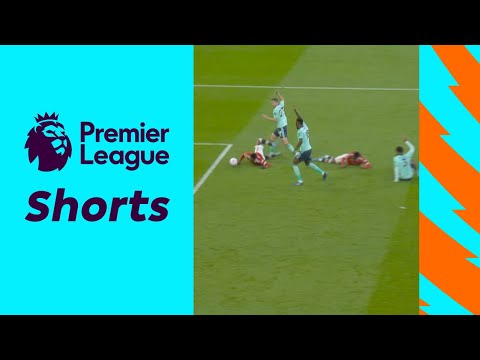 Rashford tackled by Man Utd teammate Elanga 😱