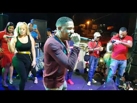 Toxic crow y la insuperable cantando Que hable el dinero remix en vivo