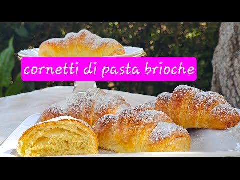 Cornetti di pasta brioche con sfogliatura veloce