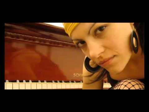 Maia Acosta - Serena