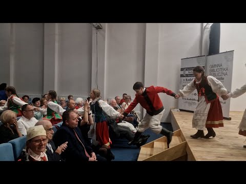 Występ artystyczny dzieci w CKK w Kadzidle