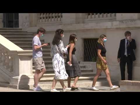 Top News - Italia hap kufijtë për turistët