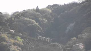 preview picture of video '京都･八幡 男山ケーブルを遠望 2010/04 Cable cars from a distance'
