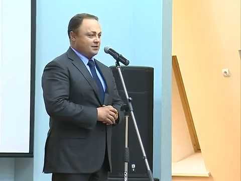 Глава Владивостока Игорь Пушкарёв поздравил педагогов города с Днём учителя