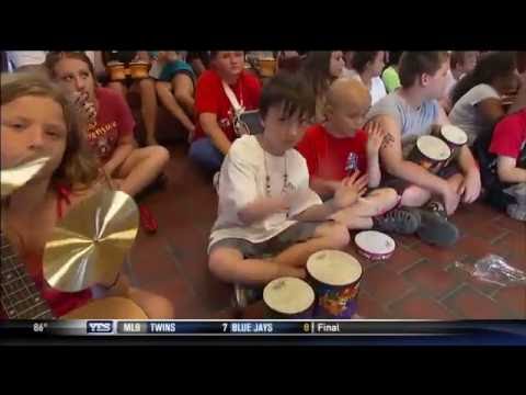 Bernie Williams hooks up campers at Kids Need More