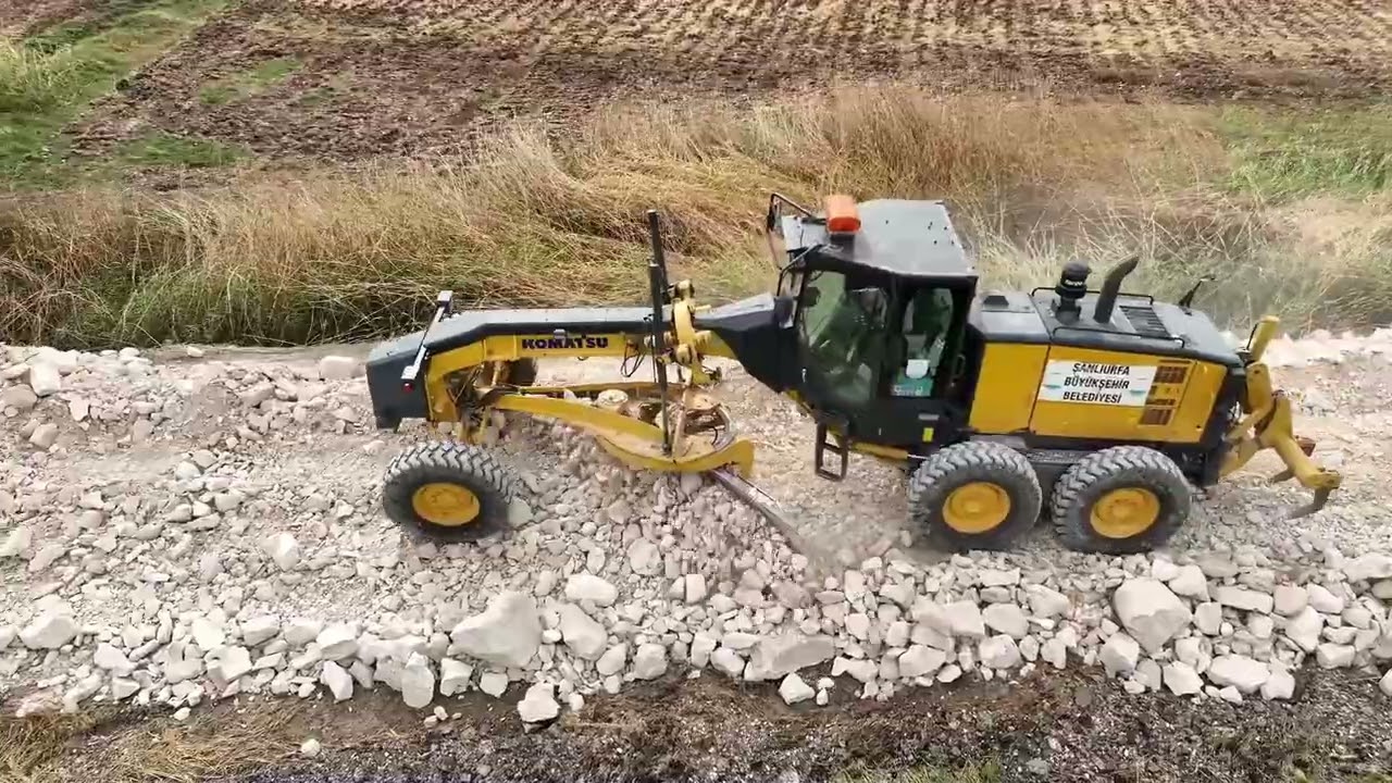 KARAKÖPRÜ’DE 11 KİLOMETRELİK YOL SATHİ ASFALTA HAZIRLANIYOR