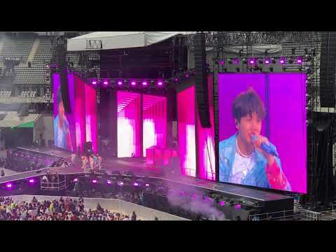 BTS (FEAT. HALSEY) PARIS 190607 BOY WITH LOVE