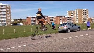 preview picture of video 'Penny-farthing along Bexhill seafront'