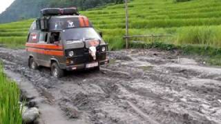 preview picture of video 'T3 traverses a very muddy road in Nepal'