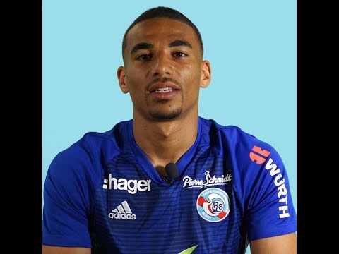 Alexander Djiku : l'autoportrait