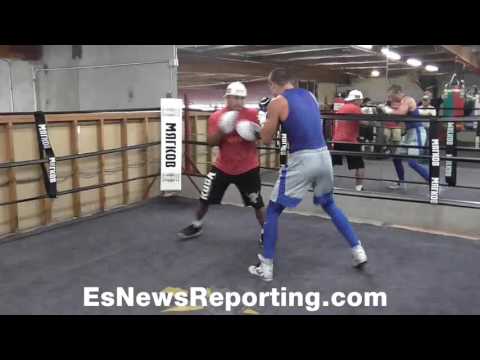 Robert Garcia doing mitts with Alex Gvozdyk - EsNews Boxing